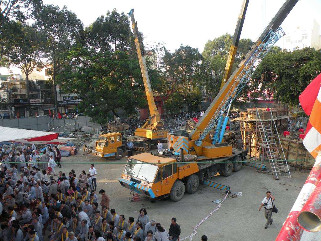 Tp.HCM: Lễ rót đồng đúc tôn tượng Bổn sư