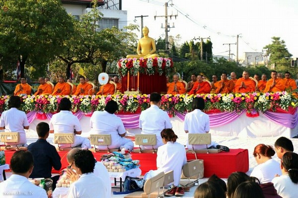 Thái Lan: Phật Giáo Tỉnh Phitsanulok tổ chức Lễ hội cúng dường tứ sự cho ba nghìn vị  Tăng