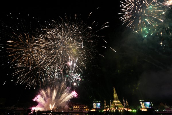 Thái Lan gần 20 triệu Phật tử cầu nguyện tân niên 2016