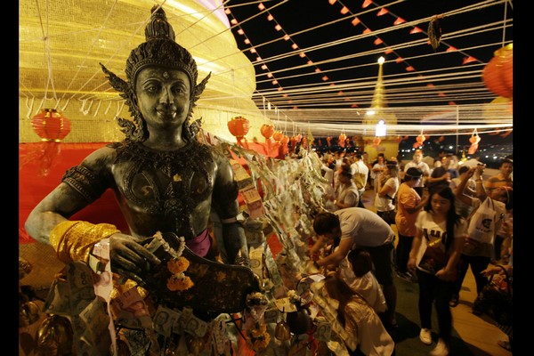 Thái Lan gần 20 triệu Phật tử cầu nguyện tân niên 2016
