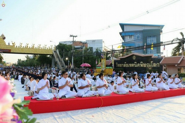 Thái Lan: Phật Giáo Tỉnh Phitsanulok tổ chức Lễ hội cúng dường tứ sự cho ba nghìn vị  Tăng