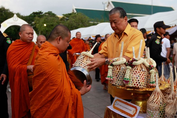 Thái Lan gần 20 triệu Phật tử cầu nguyện tân niên 2016
