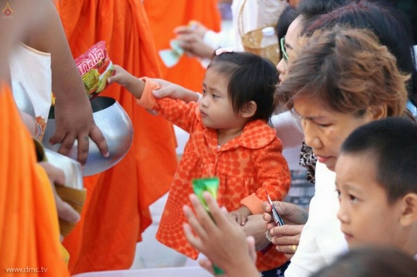 Thái Lan: Phật Giáo Tỉnh Phitsanulok tổ chức Lễ hội cúng dường tứ sự cho ba nghìn vị  Tăng
