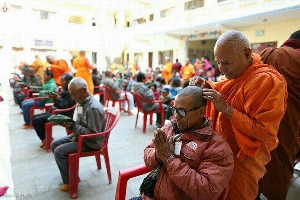 Nepal: Phật giáo tổ chức xuất gia gieo duyên và nhiễu hành quanh Thành phố Kathmandu
