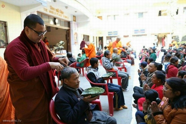 Nepal: Phật giáo tổ chức xuất gia gieo duyên và nhiễu hành quanh Thành phố Kathmandu
