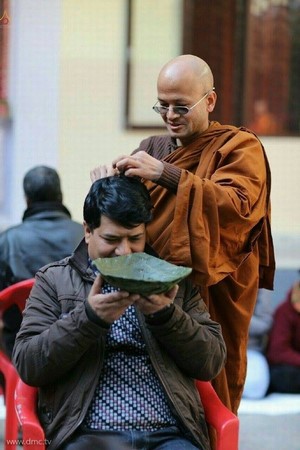 Nepal: Phật giáo tổ chức xuất gia gieo duyên và nhiễu hành quanh Thành phố Kathmandu