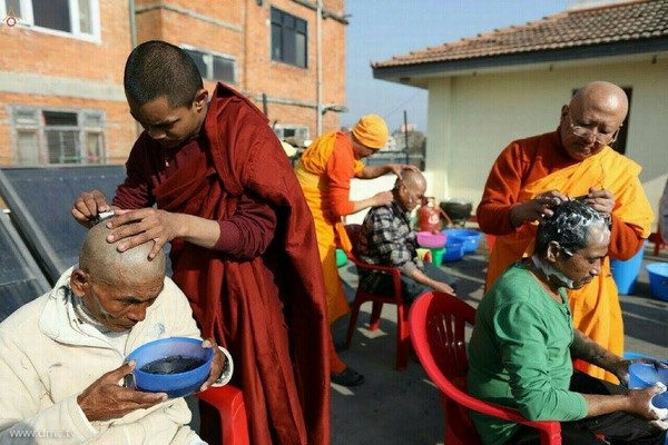 Nepal: Phật giáo tổ chức xuất gia gieo duyên và nhiễu hành quanh Thành phố Kathmandu