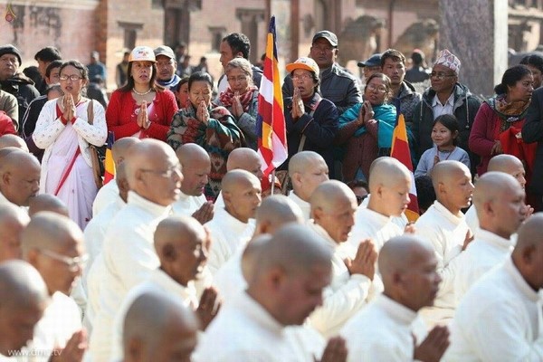 Nepal: Phật giáo tổ chức xuất gia gieo duyên và nhiễu hành quanh Thành phố Kathmandu