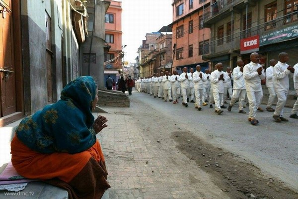 Nepal: Phật giáo tổ chức xuất gia gieo duyên và nhiễu hành quanh Thành phố Kathmandu