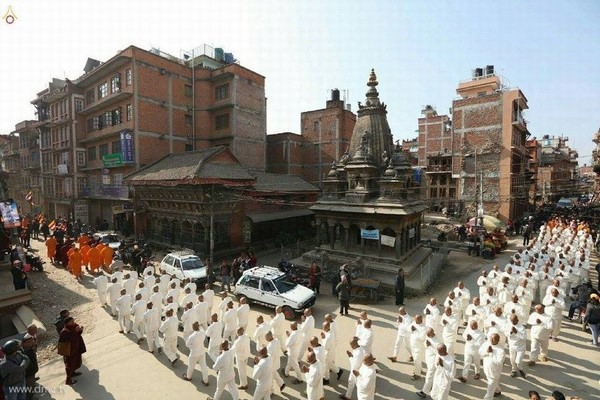 Nepal: Phật giáo tổ chức xuất gia gieo duyên và nhiễu hành quanh Thành phố Kathmandu