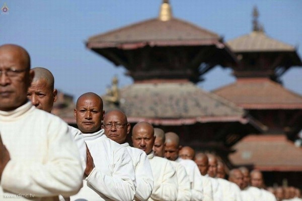 Nepal: Phật giáo tổ chức xuất gia gieo duyên và nhiễu hành quanh Thành phố Kathmandu