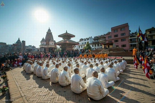 Nepal: Phật giáo tổ chức xuất gia gieo duyên và nhiễu hành quanh Thành phố Kathmandu