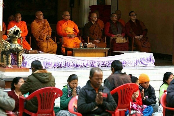 Nepal: Phật giáo tổ chức xuất gia gieo duyên và nhiễu hành quanh Thành phố Kathmandu