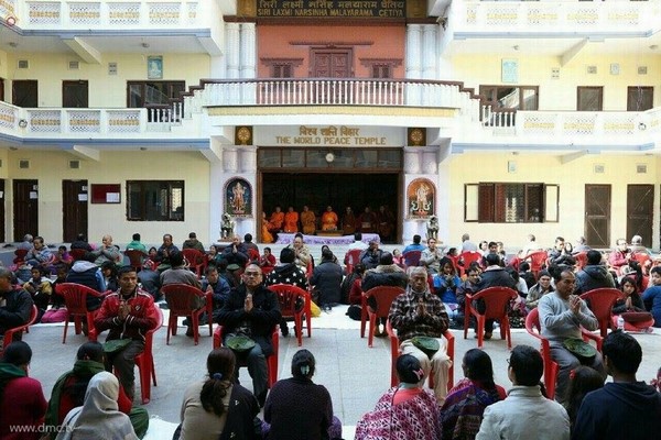 Nepal: Phật giáo tổ chức xuất gia gieo duyên và nhiễu hành quanh Thành phố Kathmandu