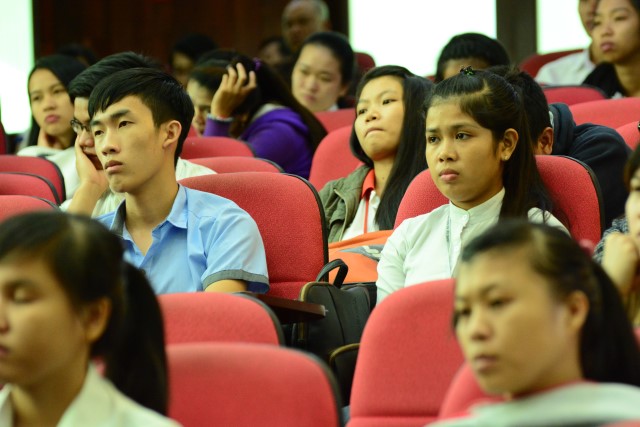 TT. Thích Nhật Từ chia sẻ về lối sống với sinh viên trường Đại học KHXH&amp;NV TP. HCM