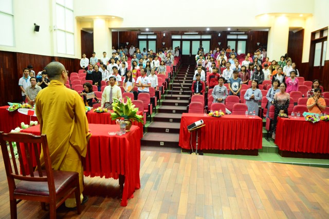 TT. Thích Nhật Từ chia sẻ về lối sống với sinh viên trường Đại học KHXH&amp;NV TP. HCM