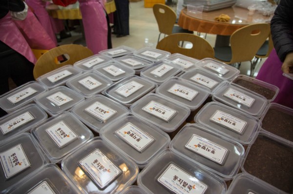 Korea: Phụng Ân Cổ Tự ngày Đông chí và chia sẻ cháo đậu đỏ phục vụ 20.000 người ăn