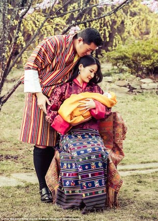Bhutan: Chúc Phúc Cát tường cho Hoàng tử hạ sinh bằng cách trồng 108.000 cây xanh