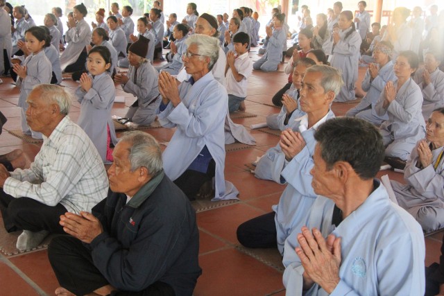 Thái Bình: Hơn 100 Phật tử về chùa Văn Môn dự lễ quy y Tam Bảo