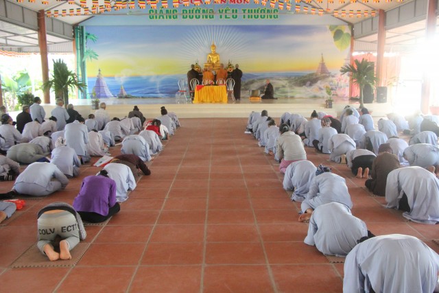 Thái Bình: Hơn 100 Phật tử về chùa Văn Môn dự lễ quy y Tam Bảo