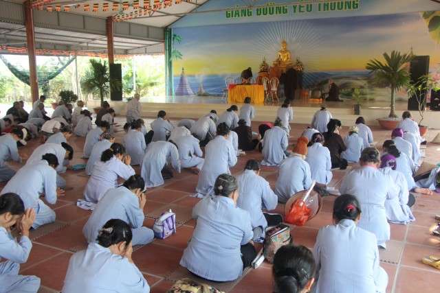 Thái Bình: Hơn 100 Phật tử về chùa Văn Môn dự lễ quy y Tam Bảo
