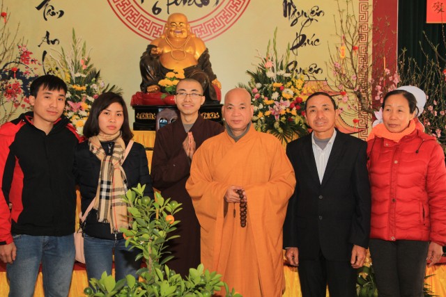 Thái Bình: Chùm ảnh mùng 2 Tết Bính Thân - chùa Từ Xuyên