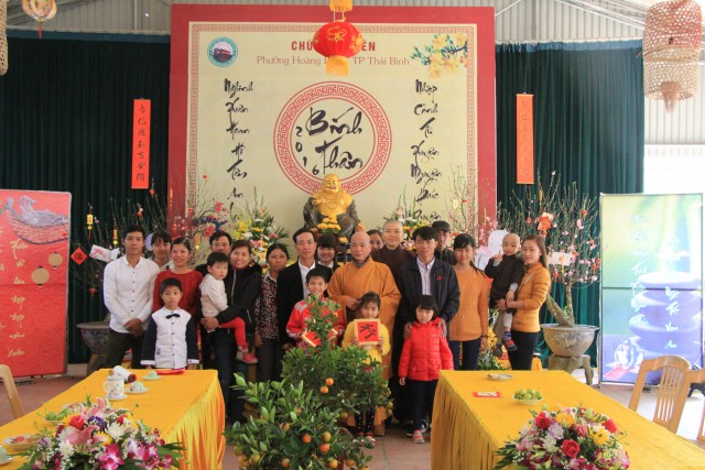Thái Bình: Chùm ảnh mùng 2 Tết Bính Thân - chùa Từ Xuyên