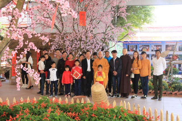 Thái Bình: Chùm ảnh mùng 2 Tết Bính Thân - chùa Từ Xuyên