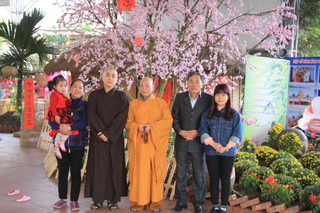 Thái Bình: Chùm ảnh mùng 2 Tết Bính Thân - chùa Từ Xuyên