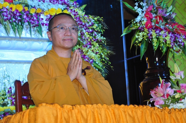Hàng Nghìn Phật Tử Thính Pháp Tại Chùa Đạo Nguyên