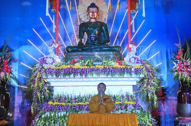 Hàng Nghìn Phật Tử Thính Pháp Tại Chùa Đạo Nguyên