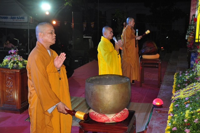 Hàng Nghìn Phật Tử Thính Pháp Tại Chùa Đạo Nguyên