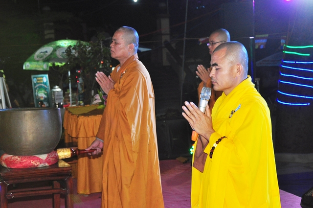 Hàng Nghìn Phật Tử Thính Pháp Tại Chùa Đạo Nguyên