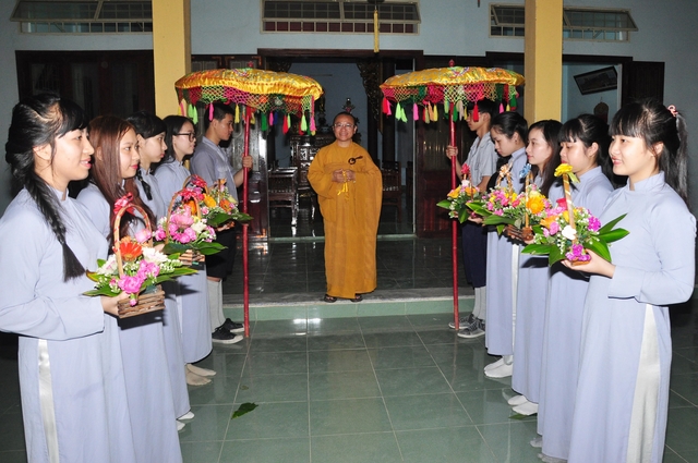 Hàng Nghìn Phật Tử Thính Pháp Tại Chùa Đạo Nguyên
