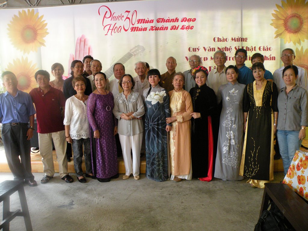 30  năm hoa nở rừng hoang