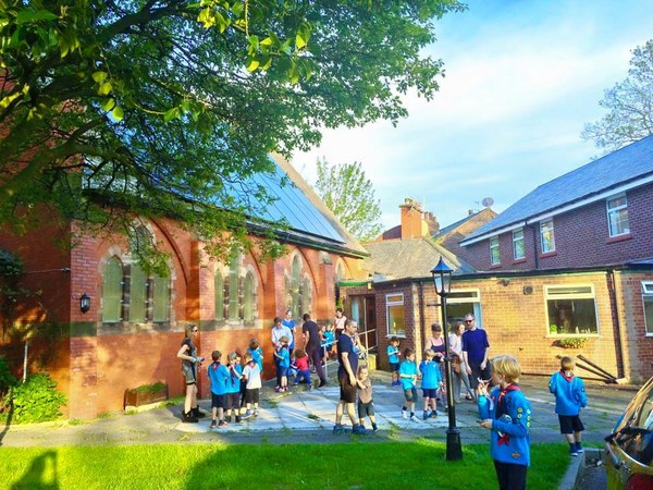 Anh quốc: Nhi sinh Hướng đạo tìm hiểu Văn hóa Phật Giáo và tập Thiền tại Thành phố Manchester