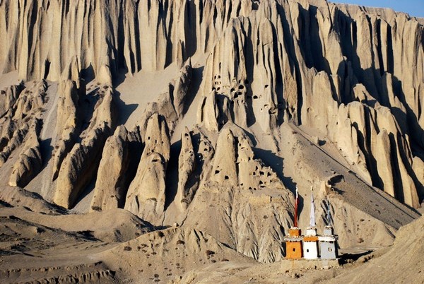Khám phá những hang động 14000 năm tuổi tại Nepal Vương quốc Phật Giáo bí ẩn