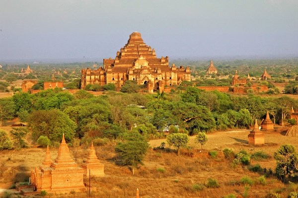 Myanmar: Chùm ảnh Ngôi Cổ tự Shwesantaw đầy quyến rũ khi ánh bình minh tỏa rạng