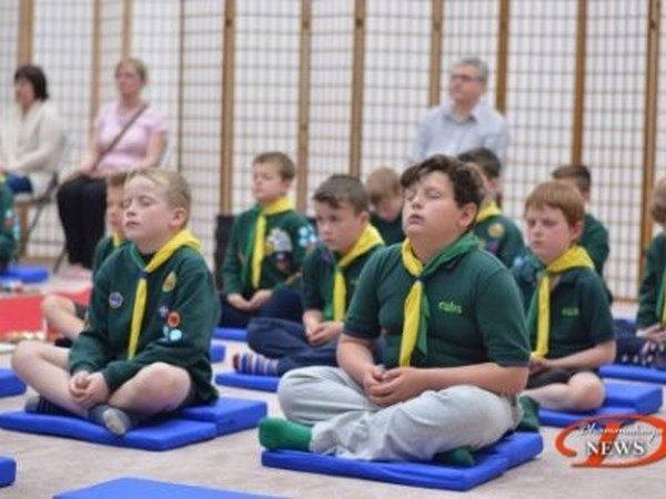 Anh quốc: Nhi sinh Hướng đạo tìm hiểu Văn hóa Phật Giáo và tập Thiền tại Thành phố Manchester