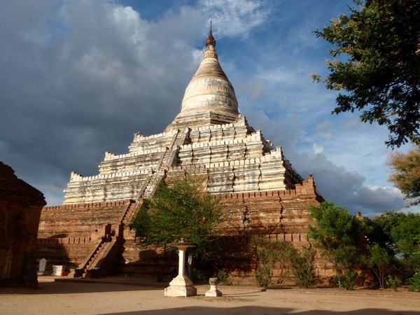 Myanmar: Chùm ảnh Ngôi Cổ tự Shwesantaw đầy quyến rũ khi ánh bình minh tỏa rạng