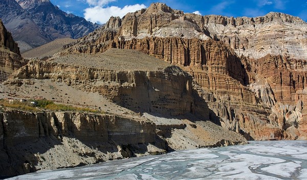 Khám phá những hang động 14000 năm tuổi tại Nepal Vương quốc Phật Giáo bí ẩn