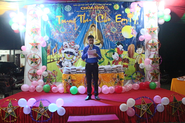 Hà Nội: Tết Trung thu cho em tại chùa Khô.