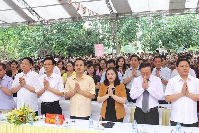 Thái Nguyên:Hàng ngàn người tham dự Đại lễ tắm Phật và diễu hành xe hoa