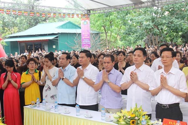 Thái Nguyên:Hàng ngàn người tham dự Đại lễ tắm Phật và diễu hành xe hoa
