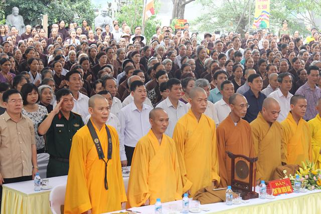 Thái Nguyên:Hàng ngàn người tham dự Đại lễ tắm Phật và diễu hành xe hoa