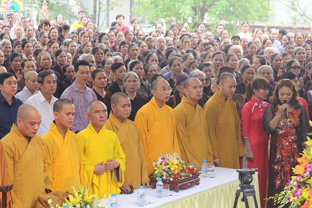 Thái Nguyên:Hàng ngàn người tham dự Đại lễ tắm Phật và diễu hành xe hoa