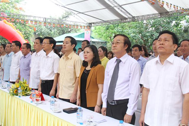 Thái Nguyên:Hàng ngàn người tham dự Đại lễ tắm Phật và diễu hành xe hoa