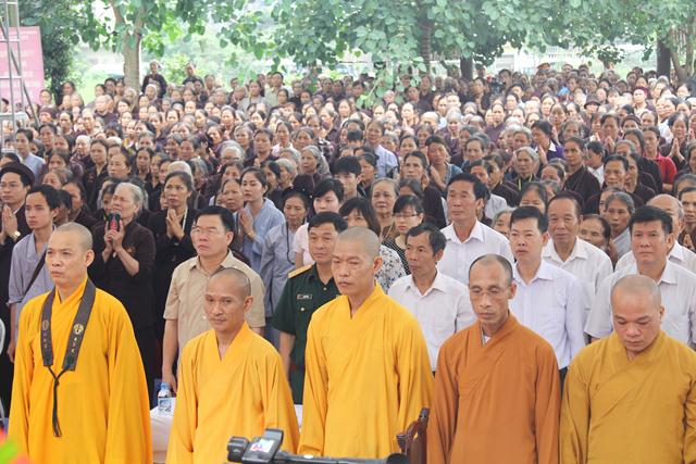 Thái Nguyên:Hàng ngàn người tham dự Đại lễ tắm Phật và diễu hành xe hoa