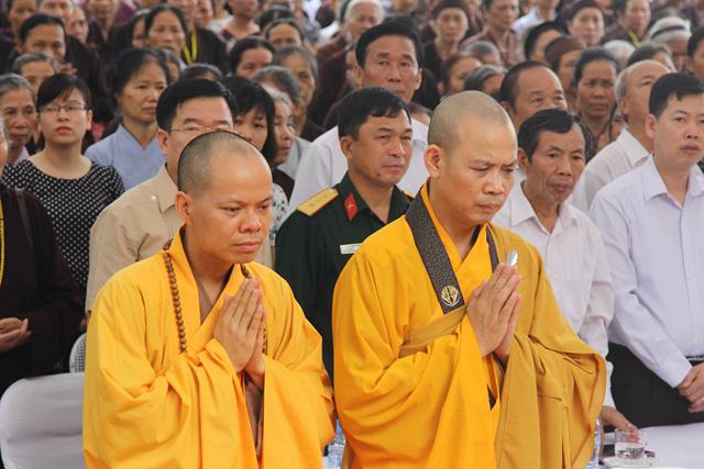 Thái Nguyên:Hàng ngàn người tham dự Đại lễ tắm Phật và diễu hành xe hoa