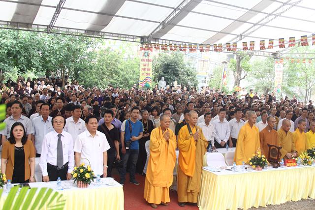 Thái Nguyên:Hàng ngàn người tham dự Đại lễ tắm Phật và diễu hành xe hoa